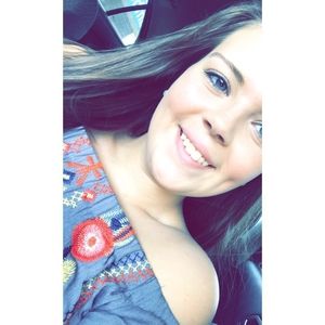 Meet your Posher, Laura